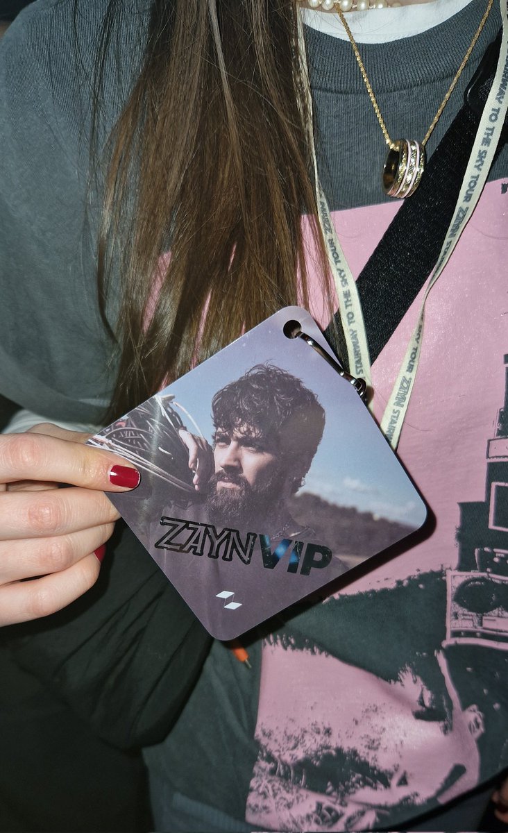 I miss Scotland and I miss Zayn. #STAIRWAYTOTHESKYTOUR