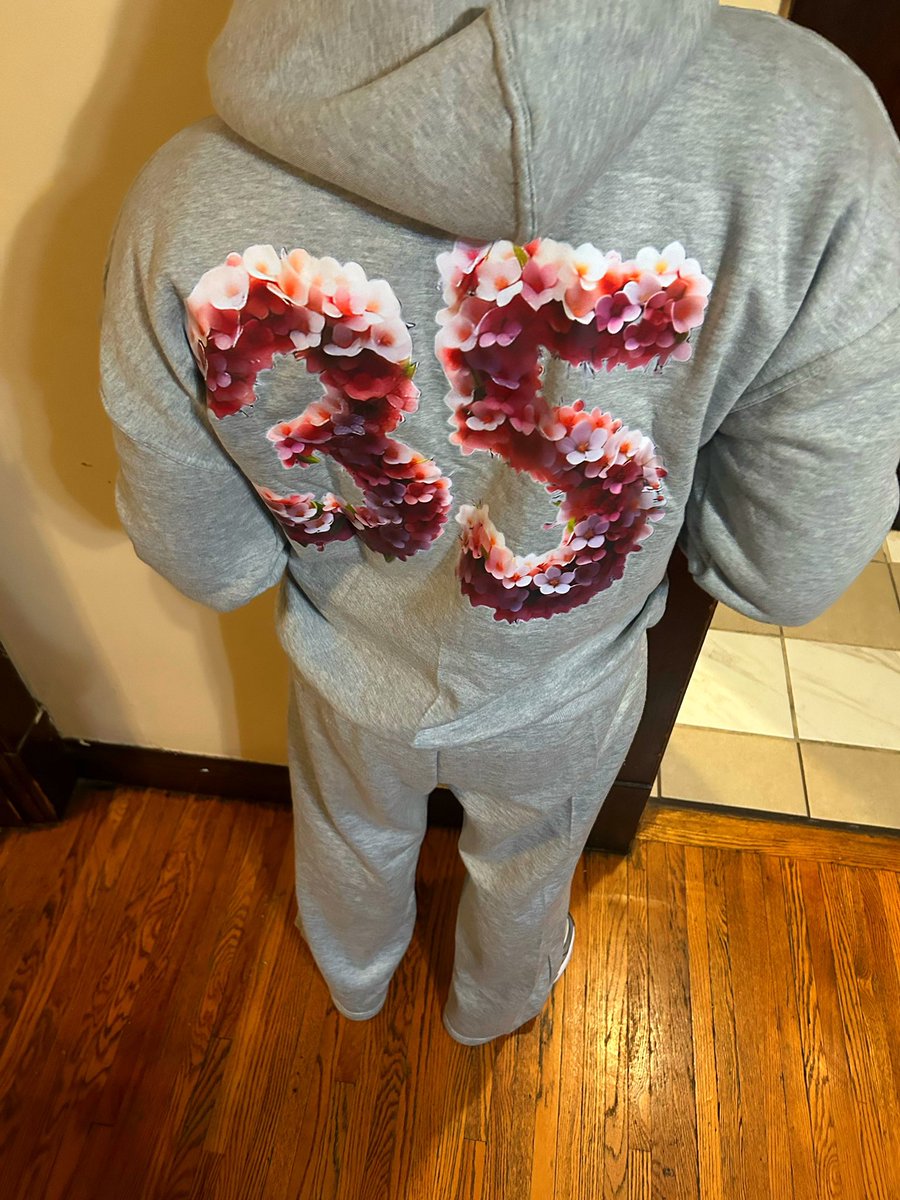 TopfinesserA's tweet photo. Should I drop these sweatsuits? https://t.co/ySqMda44VY