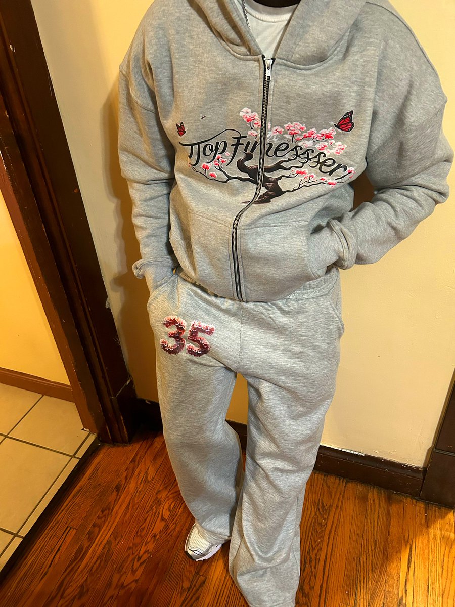 TopfinesserA's tweet photo. Should I drop these sweatsuits? https://t.co/ySqMda44VY