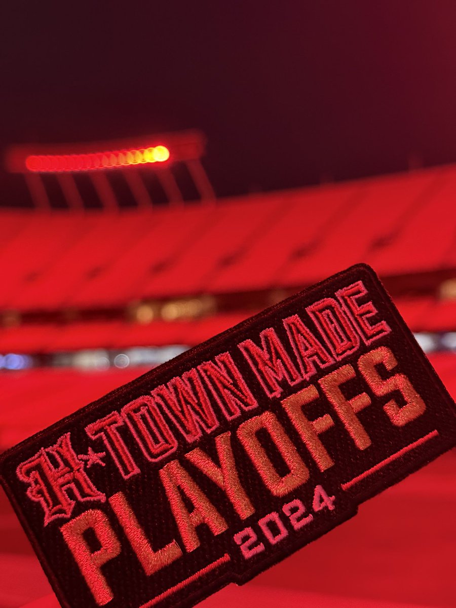 HoustonTexans's tweet photo. ‘twas the night before the Divisional Round 🤘 https://t.co/QsJ8Ppy6nU