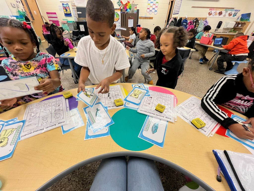 sm_washington08's tweet photo. Our first graders getting some Arctic animal nonstandard measurement practice. #TheSpringerWay 🦘 https://t.co/TJt5n42YV6