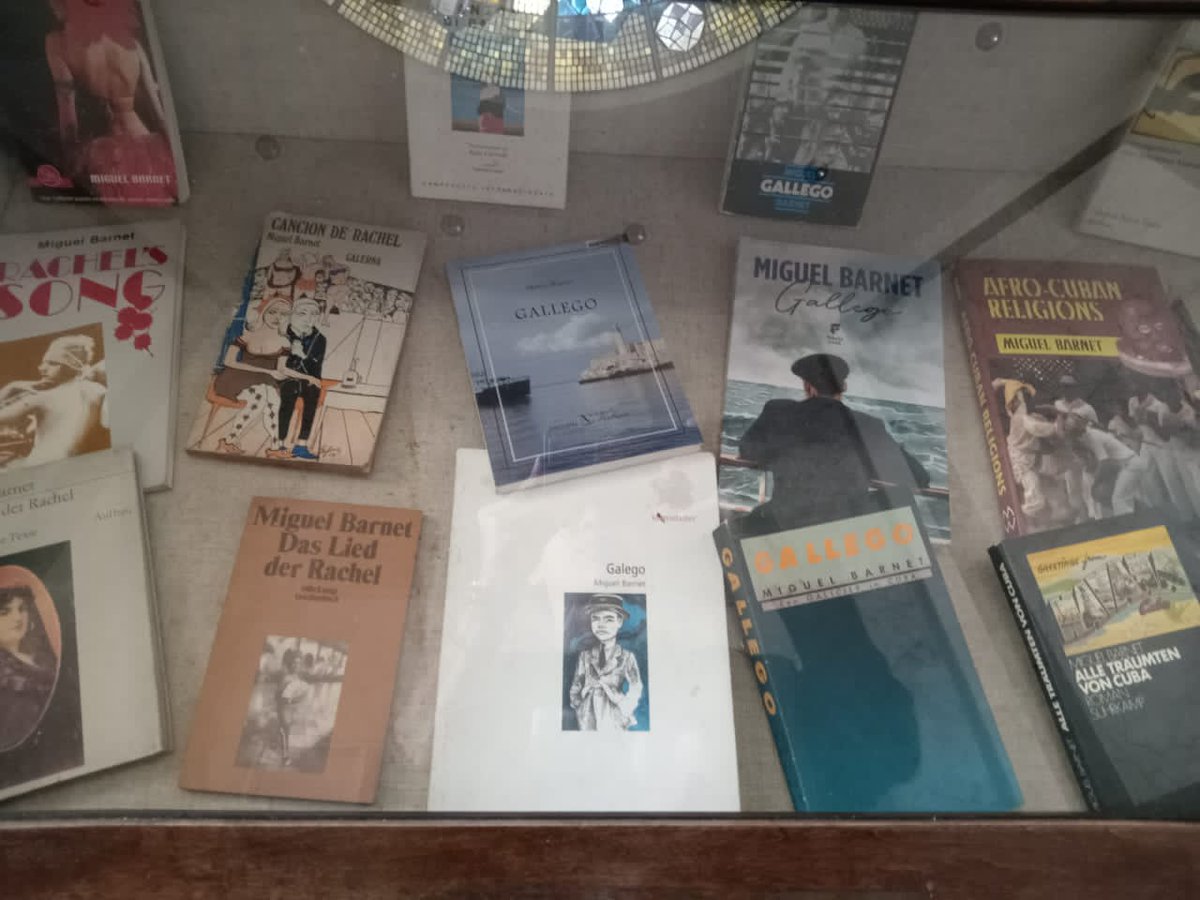 BiblioNacCuba's tweet photo. @ahsjovenescuba @bjm_arte @ZBNCJM @OmarValinoCedre @ILLdeCuba La Biblioteca Nacional de Cuba José Martí, como sede del agasajo, se sumó al homenaje con una exhibición de libros del prestigioso escritor en las vitrinas del vestíbulo.
#ILLcumple60 #ACuL #BNCJM https://t.co/r0bSRjcegm