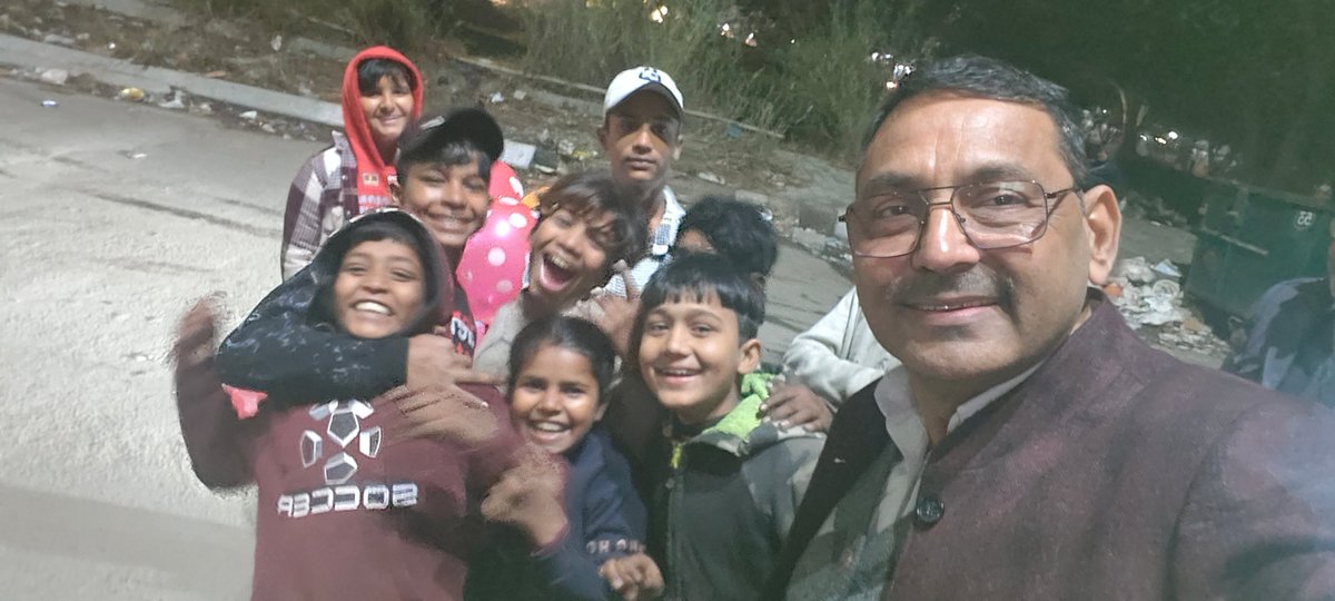 PunjVirendra's tweet photo. किसी की मुस्कुराहटों पे हो निसार https://t.co/SkKiE6wIQX