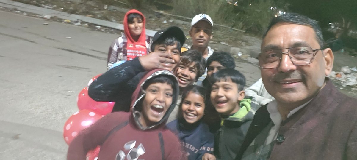 PunjVirendra's tweet photo. किसी की मुस्कुराहटों पे हो निसार https://t.co/SkKiE6wIQX