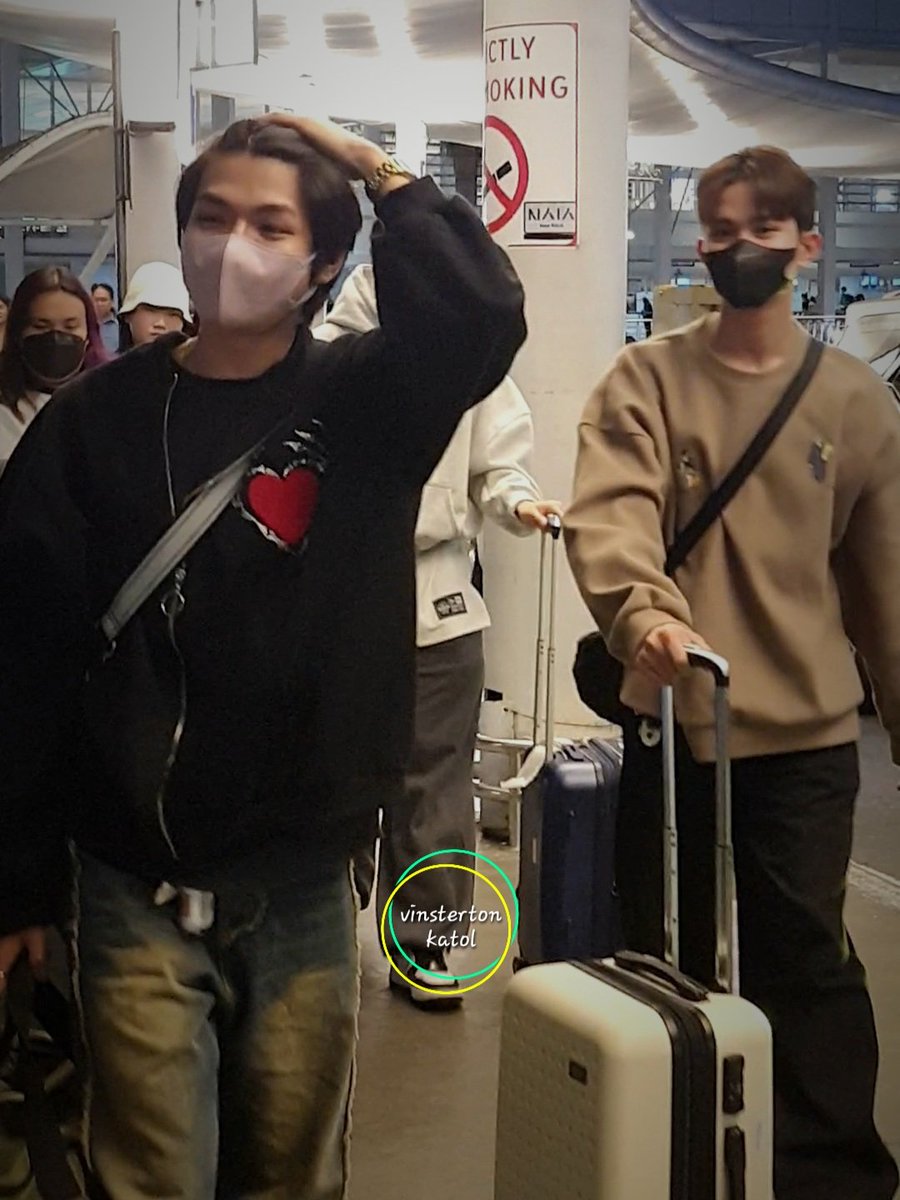 thehori7onbibe's tweet photo. Parang mag-asawang magbabakasyon lang oh hahaha BAKA KIMSTON YAN!

#HORI7ON #호라이즌 #WINSTON #윈스턴 #KIM #킴 #KIMSTON @HORI7ONofficial https://t.co/xYwaRvud0W