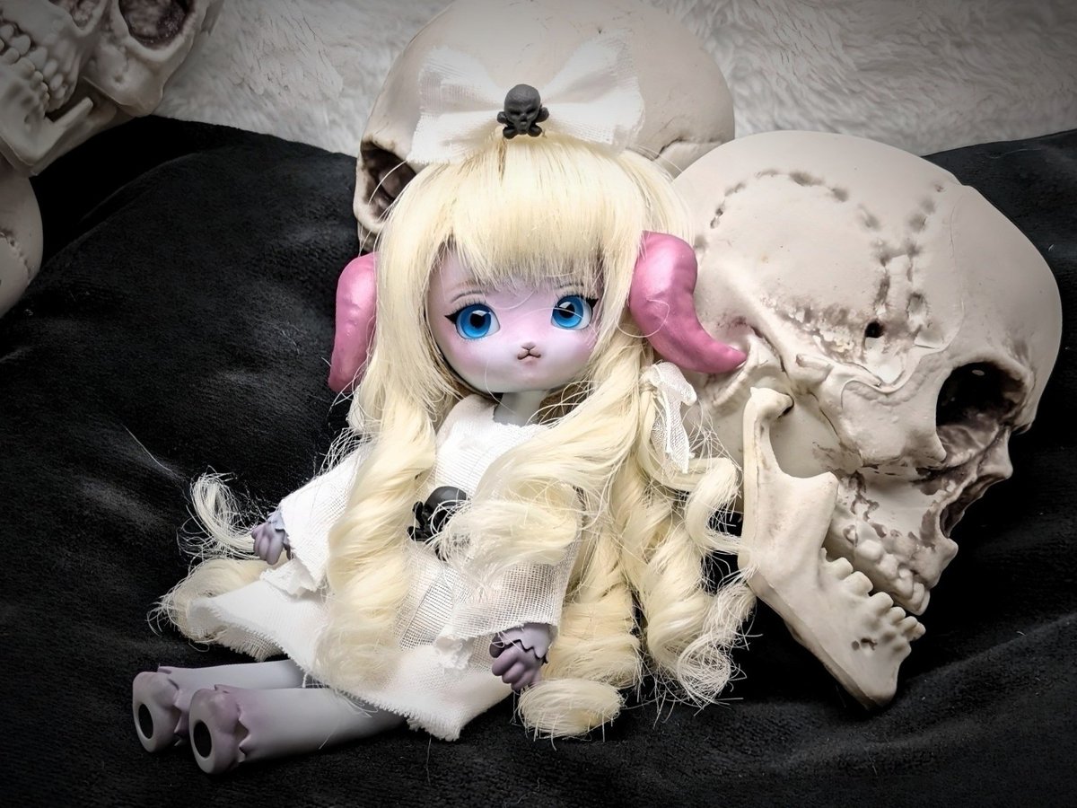 「ドールショウ74冬」明日　浜松町
ディーラー名
secondary（セカンダリー）
5C-42

ガーゼドレス👗
今の獣型ボディは手足に獣毛があるので袖はアームになってます。
急いで撮影したのでアイは変更あるかもです。
ウィッグはラメ糸入りのボアウィッグになる予定です。
#DS74  #ドールショウ74