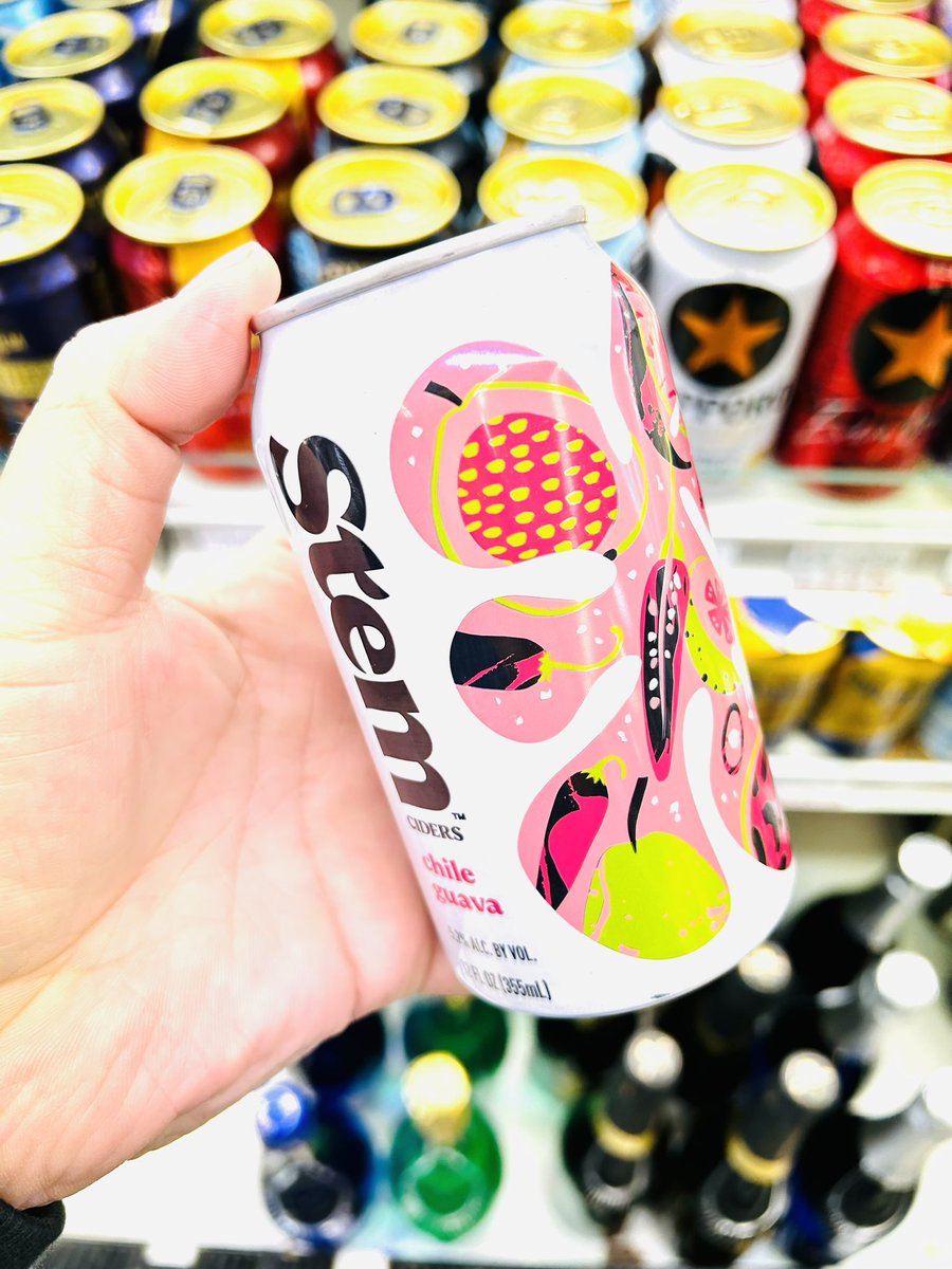 yonago1ban's tweet photo. ステムサイダー　入荷！
全ての原材料を厳選。ベースのリンゴ果汁にはフレッシュジュースのみ使用。人工甘味料や調味料は一切入れず、安心して口に出来るサイダー造りをしています。世界全体か我々の果樹園という信念で、常に新しいフレーバーを追求しているサイダリー。

#stemciders #ステム https://t.co/9QkvCqDknS