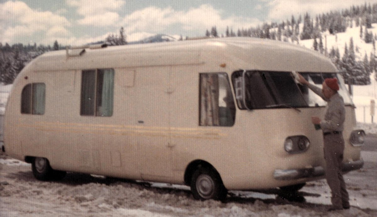 RetroCoast's tweet image. UltraVan
The UltraVan was designed by California aircraft designer Dave Peterson in the #1960s.
Built in lightweight aluminum and powered by a rear-mounted Corvair air cooled engine, less than 400 UltraVan motorhomes were built.