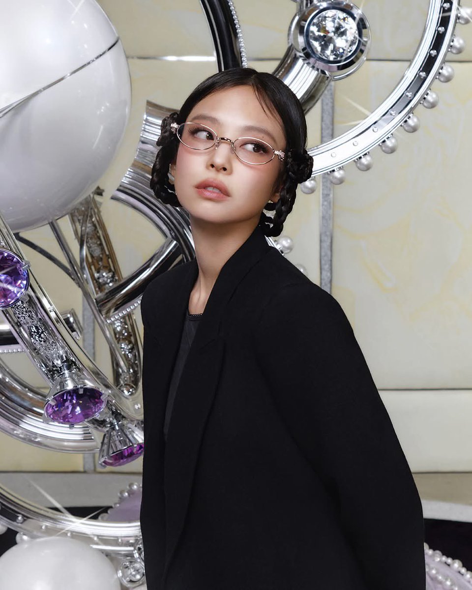 GENTLE MONSTER JEWELRY COLLECTION
Jennie เข้าร่วมงานเปิดตัวของคอลเลคชั่น Jewelry สุดพิเศษ สามารถเยี่ยมชมและซื้อสินค้าคอลเลคชั่น Jewelry ได้ที่ Gentle Monster Pop-up Store Emporium และ Gentle Monster EmQuartier

#gentlemonster