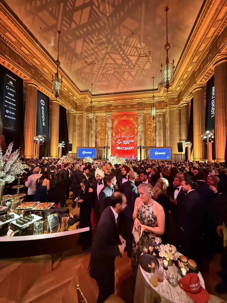 A lot of Washington, DC longs in the room at the Crypto Ball tonight 🇺🇸