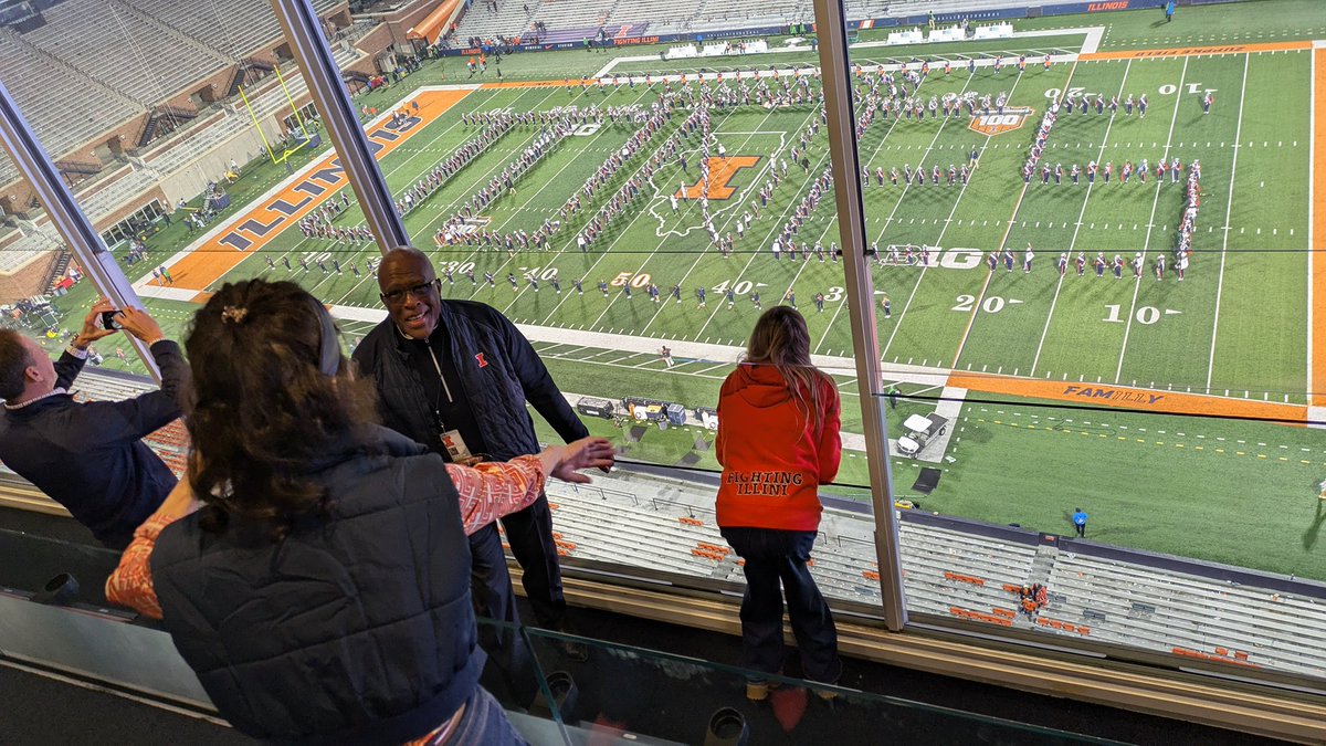 BarryLHouser's tweet photo. We have one more semester with this guy but so grateful for his leadership and care of our University! Thanks for joining the @MarchingIllini to conduct the National Anthem This is a moment I will not forget! #attitudeofgratitude #whereitstarted #andneverstops https://t.co/YuWpQtp6fH