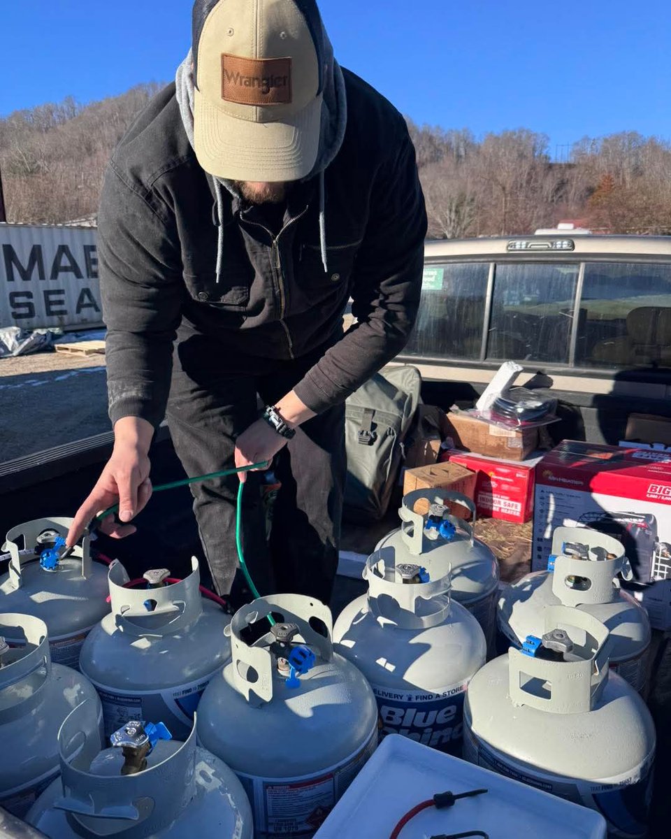 Unitedcajunnavy's tweet photo. Thanks to @blue_rhino for the generous donations! If you told us 100 days ago that we'd still be distributing propane to heat the over 150 RVs we've donated, we absolutely WOULD have believed you. Stay strong #WNC , hope is on the way! #CajunNavy https://t.co/wwNr3POf0U https://t.co/DSRxGPFpq4