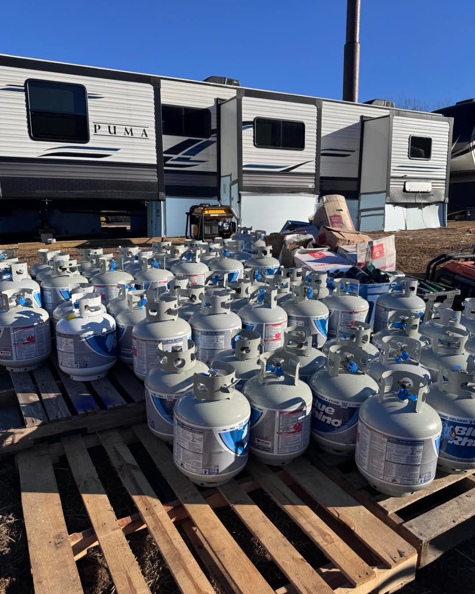 Unitedcajunnavy's tweet photo. Thanks to @blue_rhino for the generous donations! If you told us 100 days ago that we'd still be distributing propane to heat the over 150 RVs we've donated, we absolutely WOULD have believed you. Stay strong #WNC , hope is on the way! #CajunNavy https://t.co/wwNr3POf0U https://t.co/DSRxGPFpq4