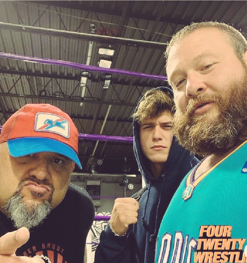 DevilofStmarks's tweet photo. I got a surprise visit by uncle Pete and AB after my training session for #PWC6 they did wanted to ask if they can be in the building on the 26th as guest managers https://t.co/ZDHEJLiySb