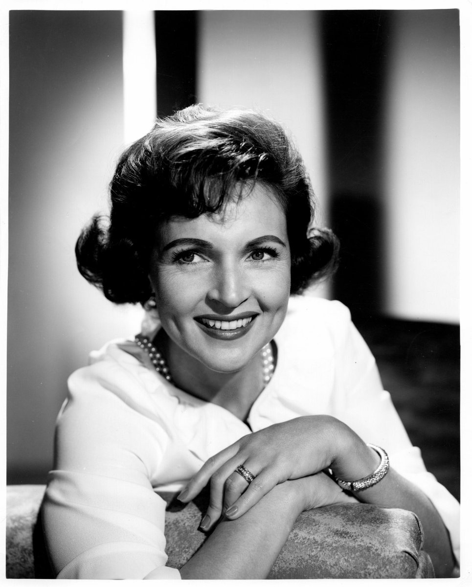 NashNovaSkiver's tweet photo. Happy 103 years of age to the beautiful actress of television & stage & who I also had the pleasure of watching her act on TV - & she can act - Ms. Betty White ❤
1/17/1922 - 12/31/2021 #BettyWhite #RoseNylund #SueAnnNivens #ElkaOstrovsky #LifeWithElizabeth https://t.co/PtmMT8lVQF