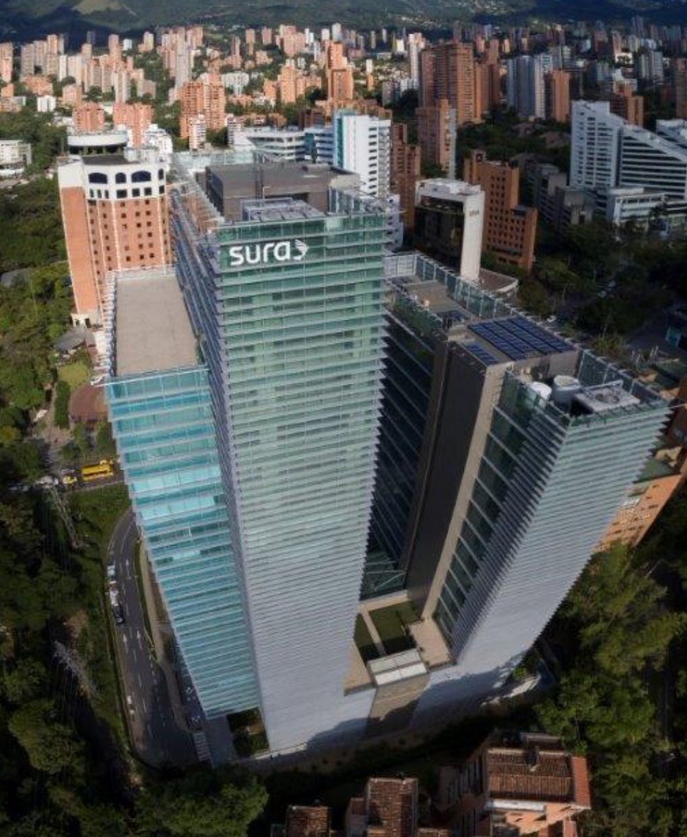 ⚡️ # 𝗦 𝗣 𝗥 𝗜 𝗡 𝗧 • 𝟯.𝟬 ⚡️

⚪️⚪️ ¿Qué estamos buscando con la escisión de las acciones de Grupo Sura?

🟢 Cementos Argos posee 28,4 millones de acciones de Grupo Sura: el valor de mercado actual de este portafolio asciende a $1 billón; estimamos que el valor fundamental