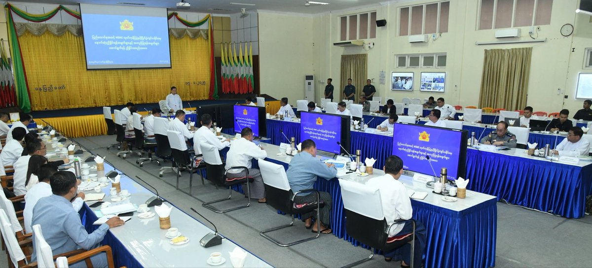 KhurtaiMaisoong's tweet photo. 17 ม.ค.68 စိုးဝင်း ประชุมเรื่องการจัดงานแสดงสินค้า MSME ระดับสหภาพ ณ กระทรวงอุตสาหกรรม กรุงเนปยีดอ  สยบข่าวลือที่ว่าได้รับบาดเจ็บจากการถูกจรวดของ PDF ที่โจมตีเมืองลอยก่อเมื่อ 14 ม.ค.68

PDF ที่กะยา เคยออกข่าวว่ายิงจรวดโจมตี စိုးဝင်း ที่เมืองลอยก่อ มาแล้ว 3 ครั้ง  ไม่ได้ผลสั��ครั้ง  ไม่รู้ว่ายิงจริงหรือเปล่า หรือแค่ข่าว ปจว. #พม่า