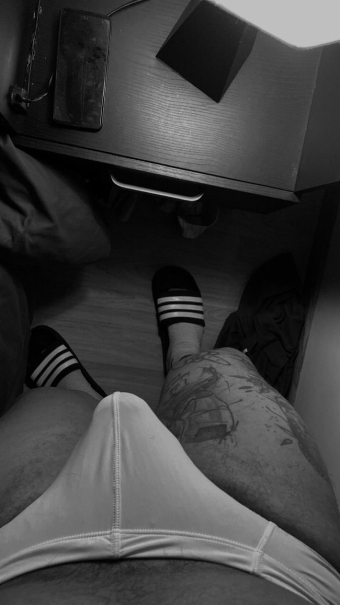 Buenas noches 😈 💤 

BARBERÍA EN BÓXERS 💈