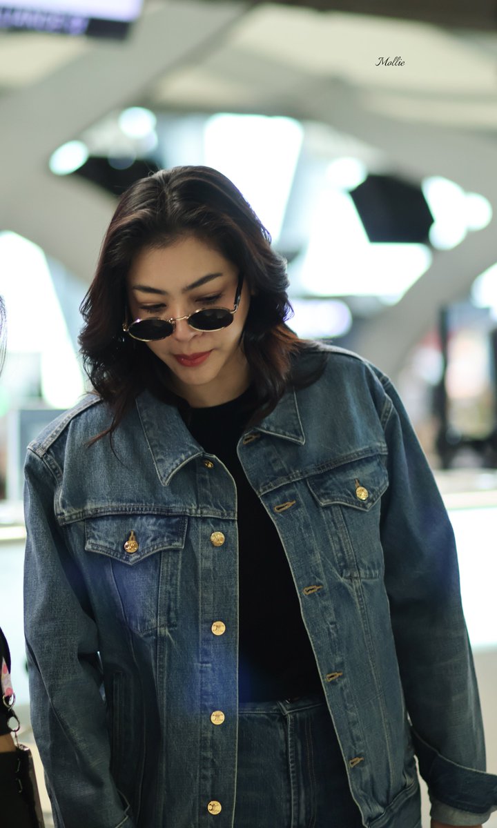 mollie8119's tweet photo. เดินทางปลอดภัยนะคะ✈️🌻✨
#FayePeraya https://t.co/YSAsWctqCz