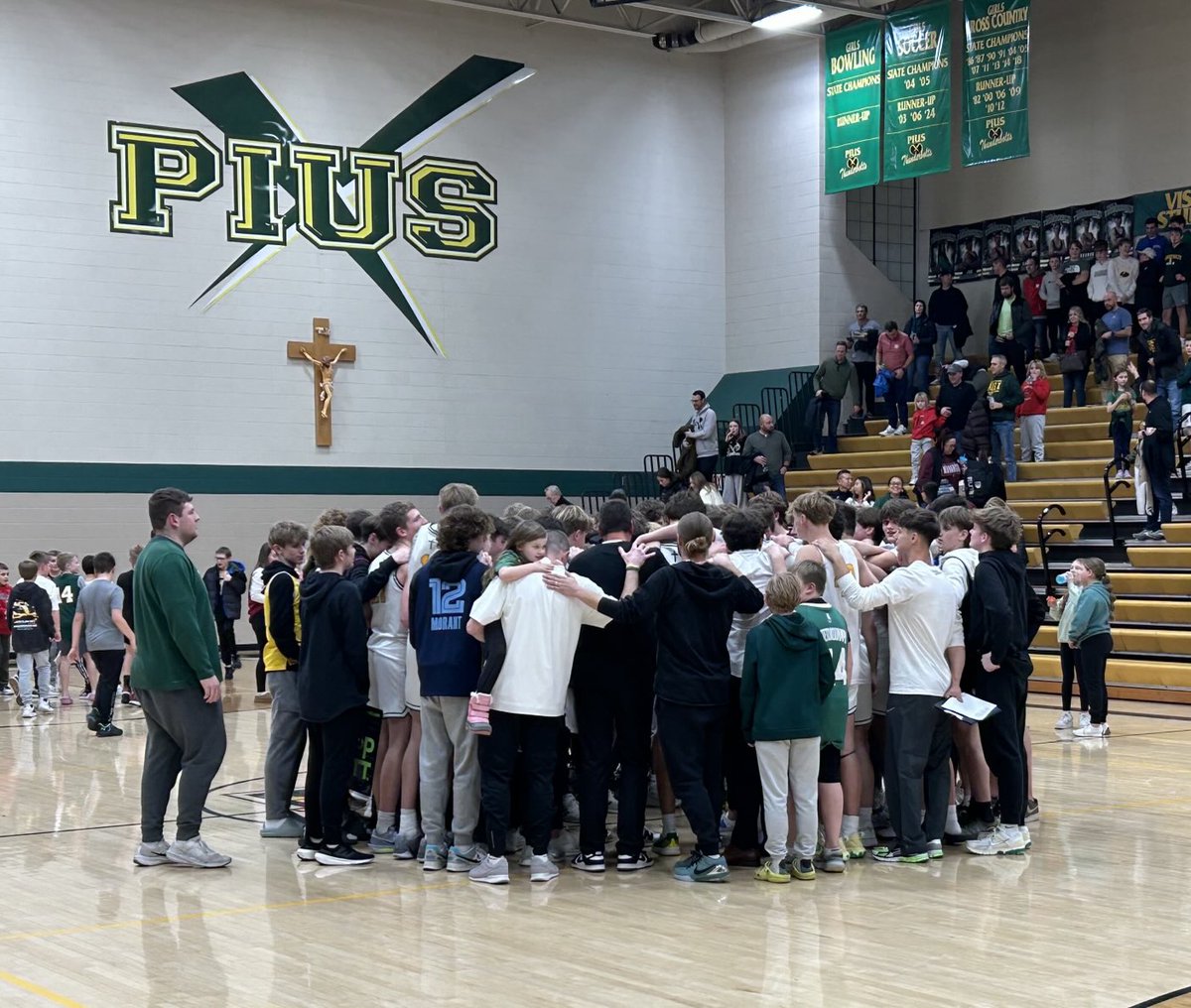 Varsity Boys win a back and forth game against the Monarchs!  Great job Bolts⚡️