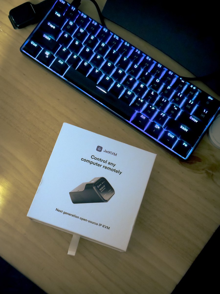 Dale_whlr's tweet image. New addition to the homelab! #jetkvm #homelab #techtok #informationtechnology @JetKvm