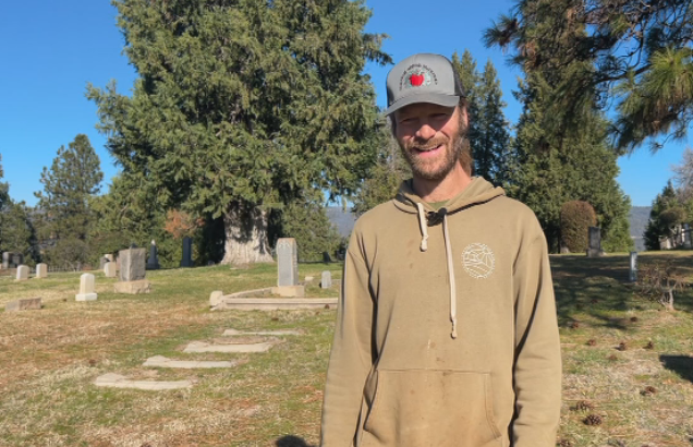 KRCR7's tweet photo. A dedicated caretaker at #Manton #Cemetery is bringing long-forgotten #headstones back to light, paying tribute to #veterans whose stories were nearly lost to time.
FULL STORY: https://t.co/rZ99wKDmHd https://t.co/z1OX1srdL1