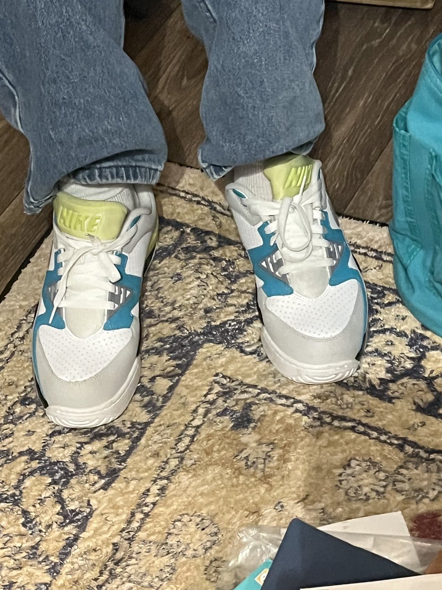 TimLivelli89015's tweet photo. New shoes and clothing https://t.co/sZkl0xFcgI