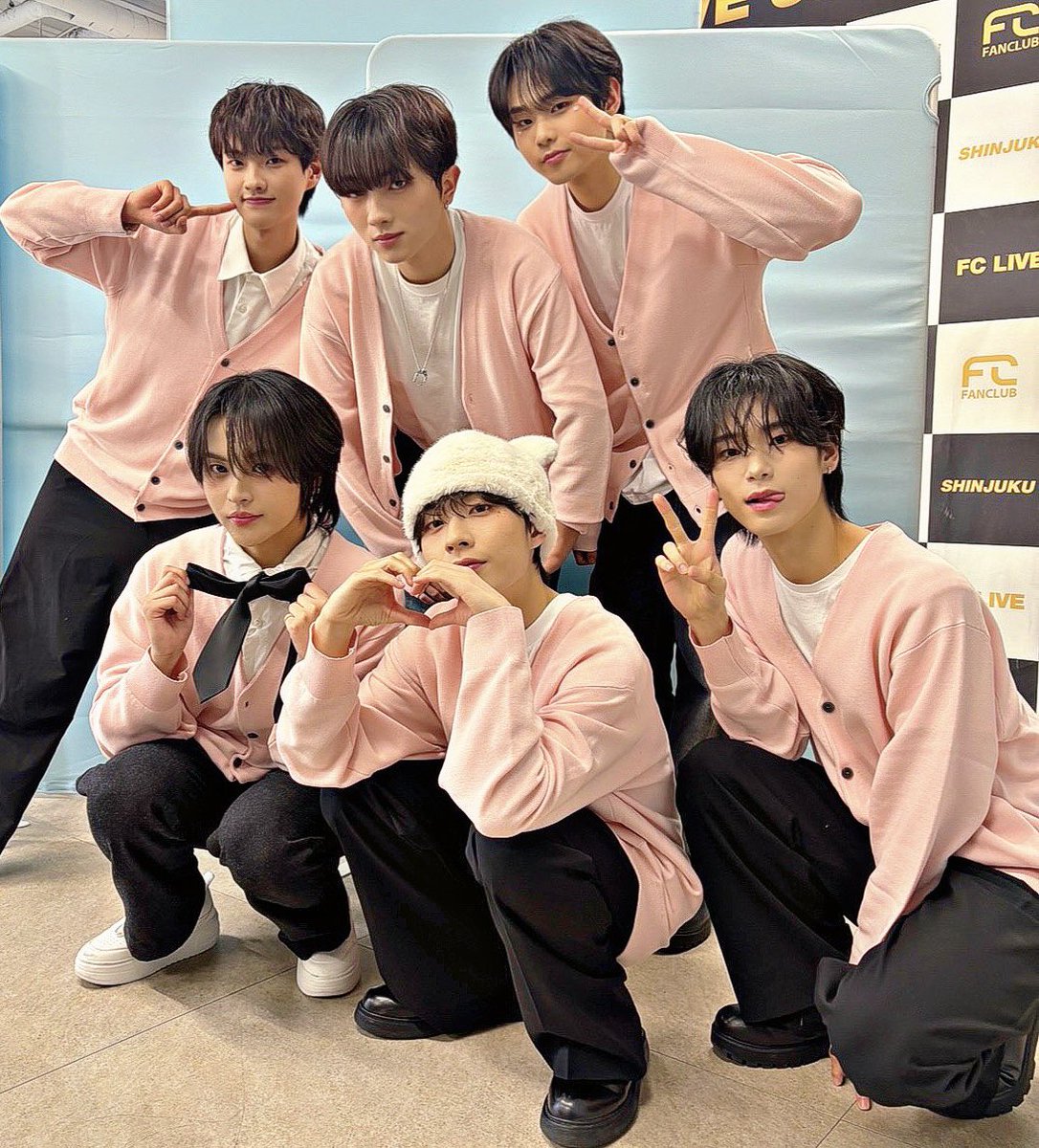 official_ntop's tweet photo. [https://t.co/dOsfp4P2rK] 팬분들 덕분에 오늘 하루도 행복했어요 💕

#엔탑 #NTOP #kpop #boygroup #idol https://t.co/P6Z2YqDLA4