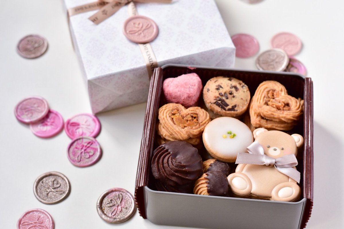 clarifier_'s tweet photo. ❤︎clarifiericingcookie
バレンタインギフトご予約受付中❤︎

❤︎バレンタインクッキー缶
❤︎パティシエくまちゃんのカフェスイーツアイシングクッキー
❤︎大人の生チョコ
❤︎生チョコサンド
❤︎麻雀牌の我爱你クッキー

ご予約はこちら⤵︎ ⤵︎
https://t.co/aPqE4sIlZb https://t.co/0u6vOQb9Ir