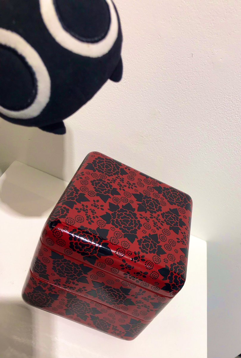 「今日はお天気も良いからりいなさんの展示にふらっと行ってきました!新作も今までの作」|ショー太のイラスト
