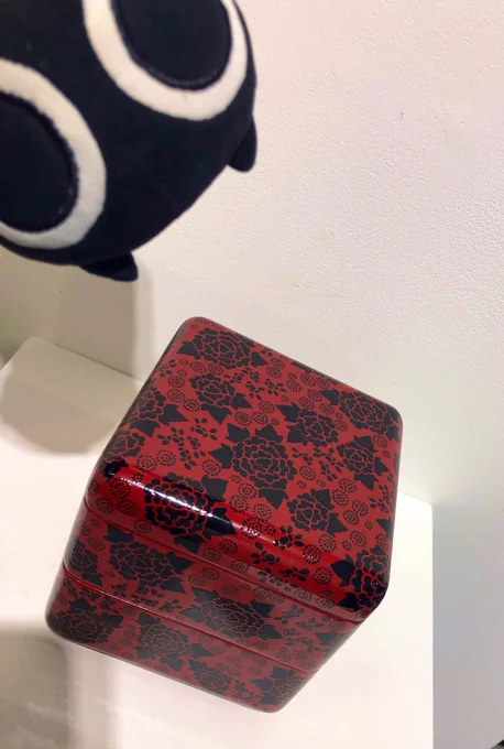 今日はお天気も良いからりいなさんの展示にふらっと行ってきました!新作も今までの作品もどれもやっぱりすごく素敵いつも我に財力があれば…と思うけど手の届く作品もあってどどどどうしよう!?ドキソワ…御三方の作品見てるだけでも本当に目の保養で素敵でした!来週も行けたらまた行きたいな 
