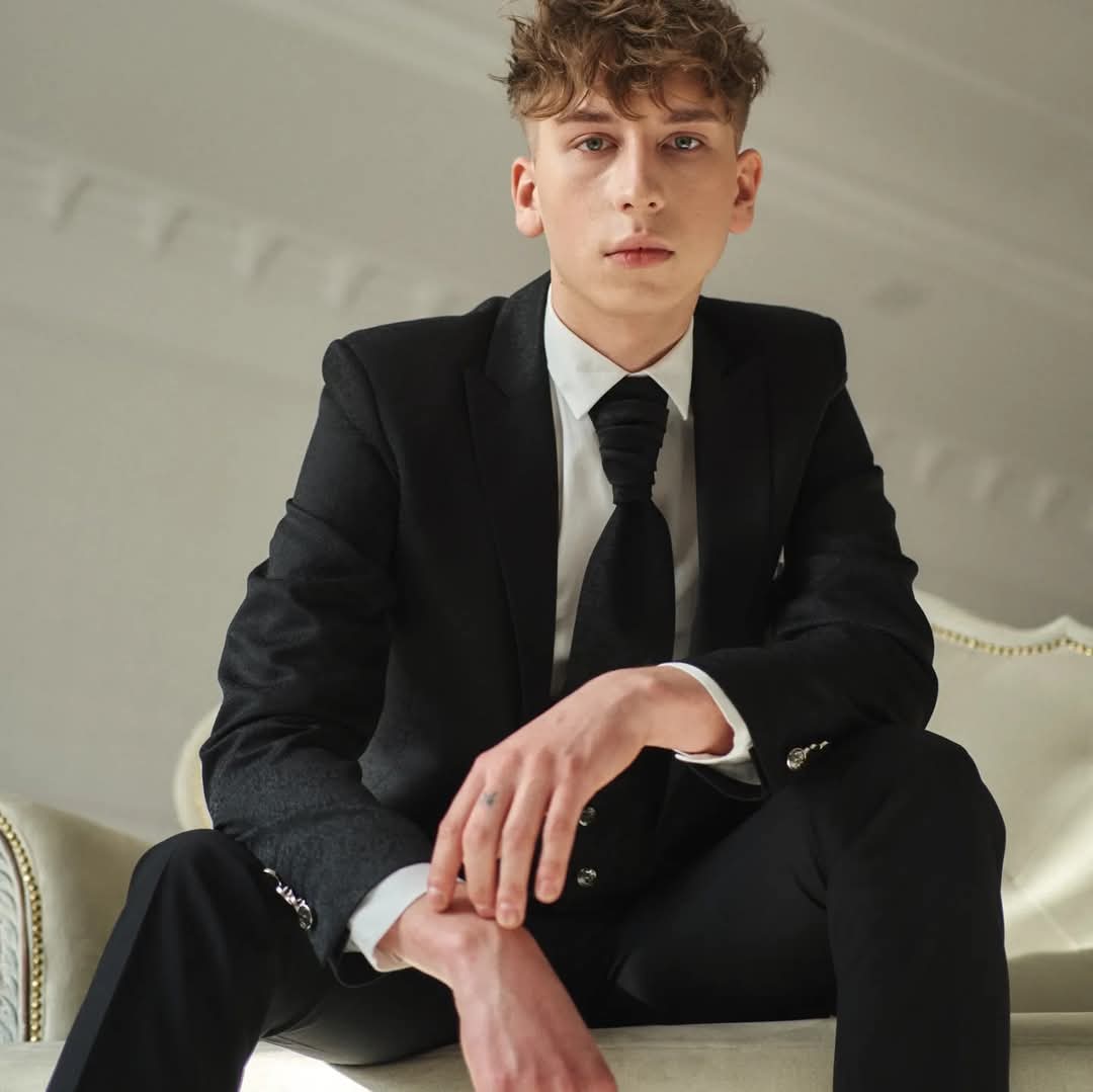 LadsInSuits tweet media