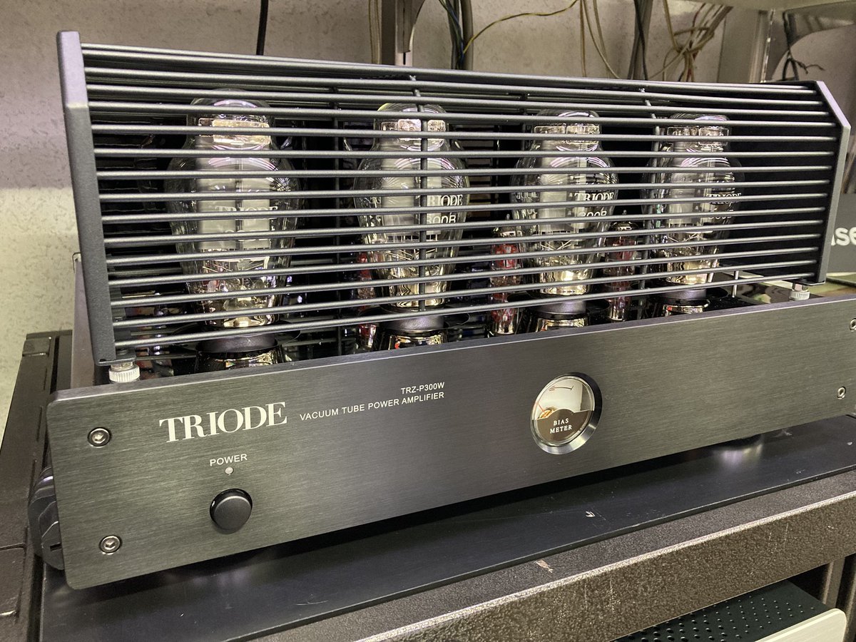 nomuramusen's tweet image. 展示入荷しました🎶

Triodeの真空管パワーアンプ「TRZ-P300W」が展示入荷しました😆

真空管アンプで人気のTriode社の原点とも言える真空管「300B」を採用したA級パラシングル回路のパワーアンプになります

ぜひ店頭にてご体験下さい🙇‍♂️

#ノムラ無線 #大須 #triode #アンプ