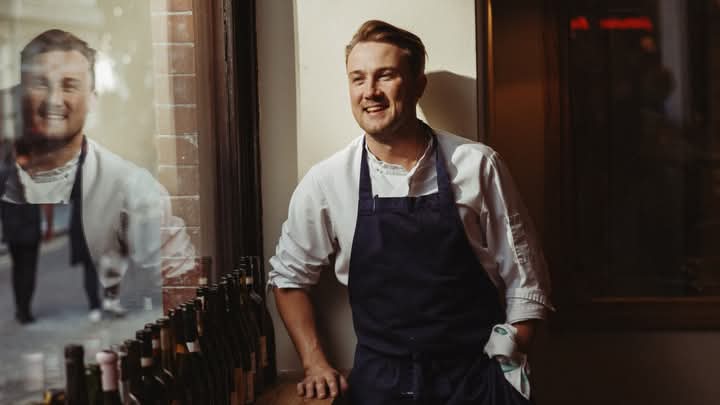 MichelinGuideUK's tweet image. Tomos Parry’s London: Top Picks
@Tomos_PP

From a Culinary Trendsetter
The chef behind Brat and Mountain reveals all on where he’d go for a celebration, a night out and more

guide.michelin.com/gb/en/article/…