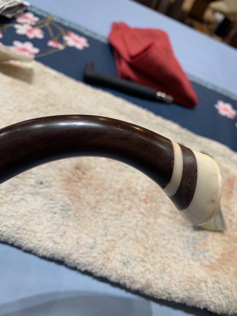 redBrid97948216's tweet photo. 二胡の頭折れ修理のご依頼。
ご自身で接着などせずにご依頼いただいたら、この程度まで修理できます。

仕上がってしまうと見えなくなるポイントですが！弊社では、接着強度を確保するため、接着面に軸を通して強固に仕上げます。

4400円税込
※メンテナンス基本料金1100円含む。 https://t.co/74HGvGRCU9