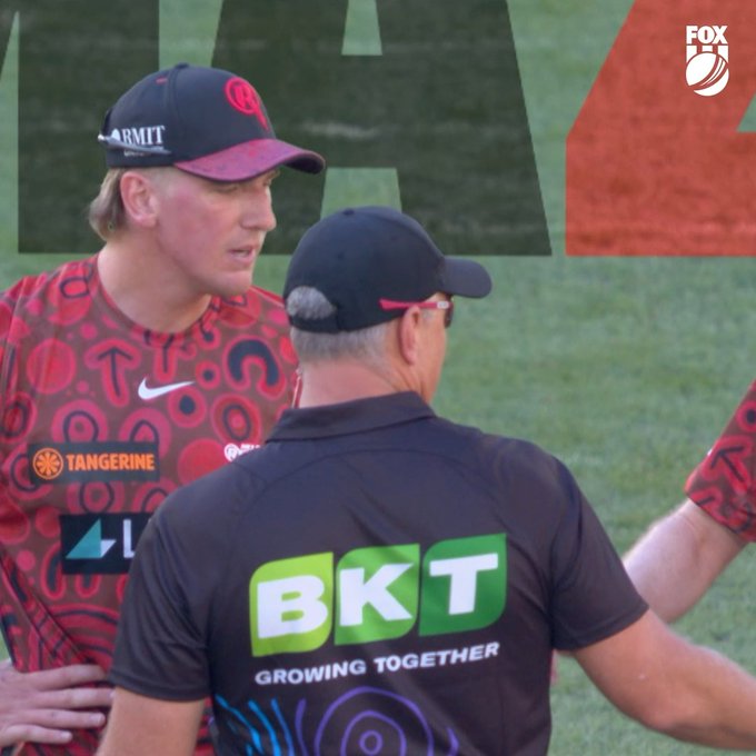 Two bowlers THROWN OUT of the game? An absolute meltdown from the Renegades which forced them to use an opener to bowl... and he went for 48 off 16 😬  📹 Credits: Twitter/FoxCricket