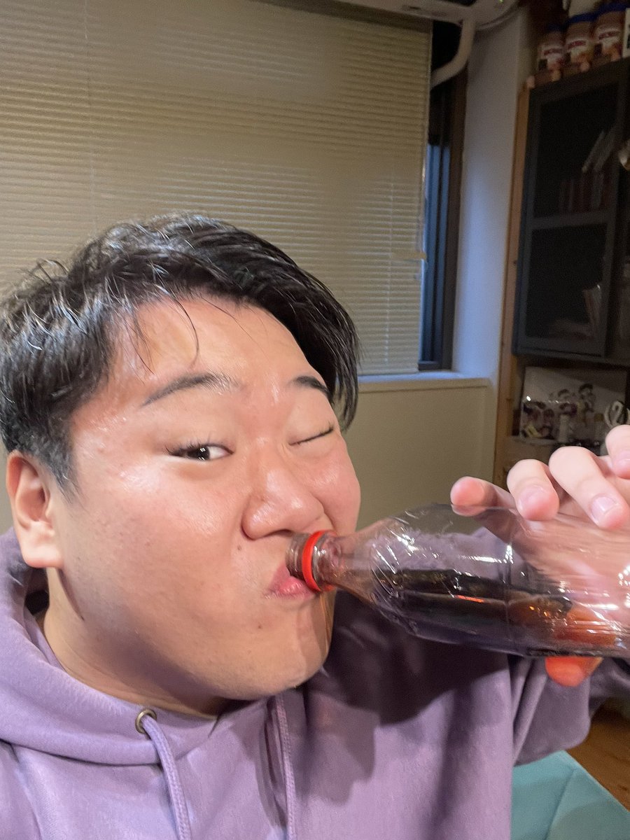 mouEyo_Nishida's tweet photo. 今日だけでコーラ18本目！！
うめぇ〜！！ https://t.co/fjV33vHvKK