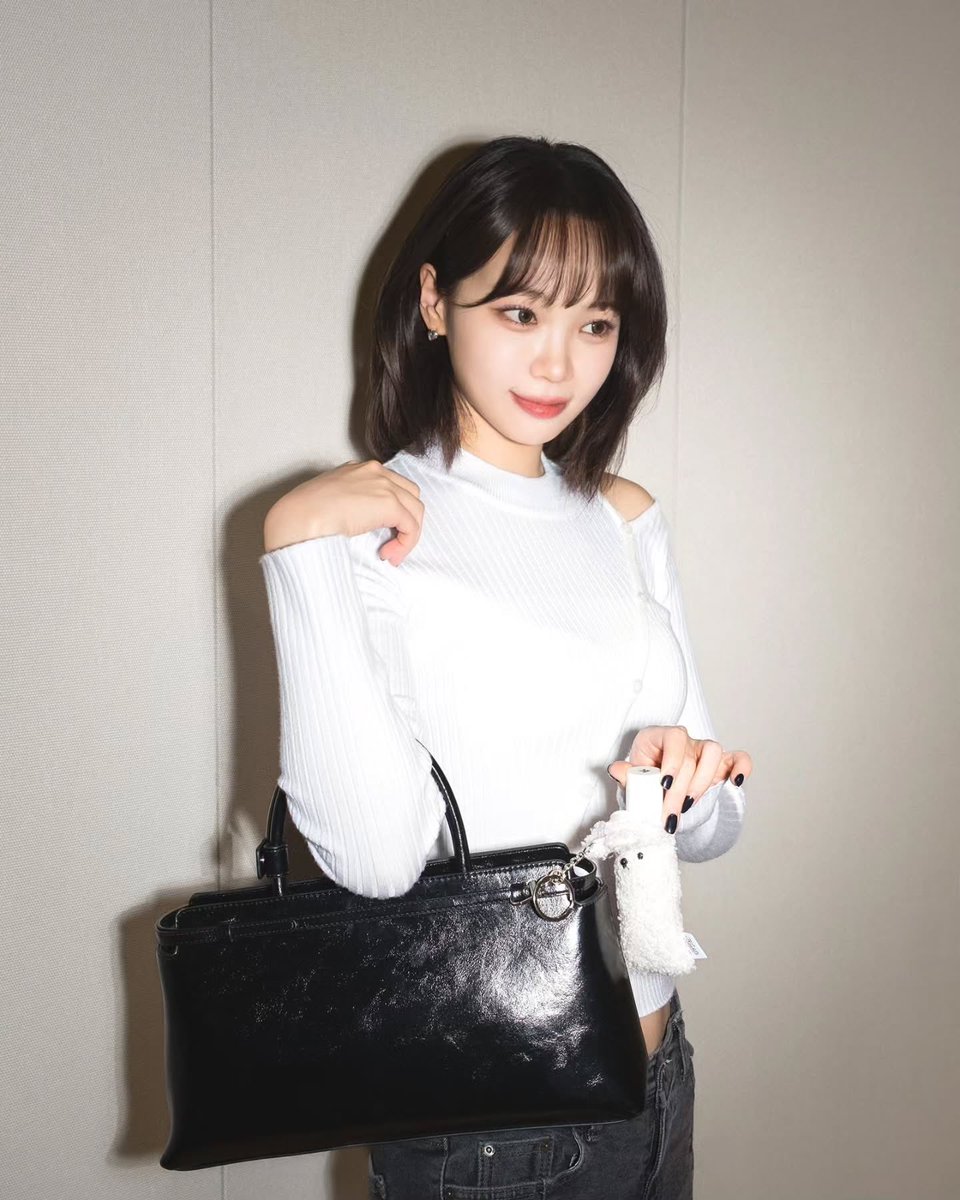 kim chaewon pics tweet media