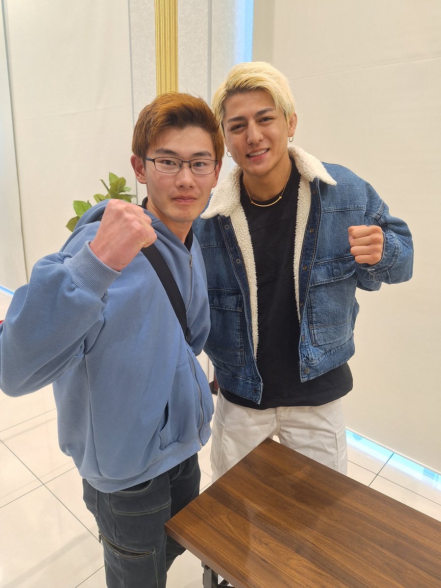 blx_wolf's tweet photo. 鈴木千裕選手に会いに
行ってきました！⚡
めっちゃかっこよかった😊
これからも応援してます🔥

@Chihiro__0514 

#鈴木千裕 #RIZIN #knockout https://t.co/JoLFRFrG9S