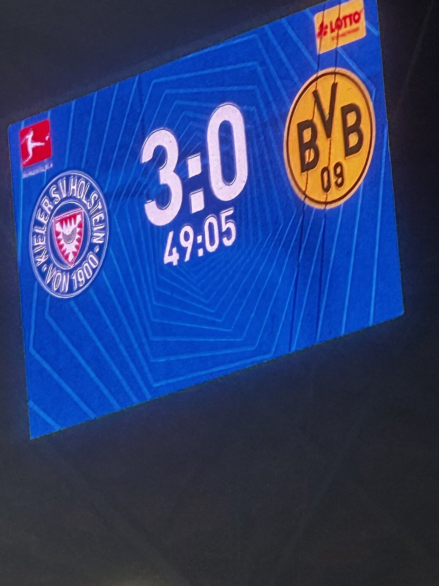 THochscherf's tweet image. Das wollen wir heute noch einmal erleben. Alles Gute @Holstein_Kiel für das wichtige Spiel nachher im Holstein-Stadion. Ich werde da sein, um Euch anzufeuern.