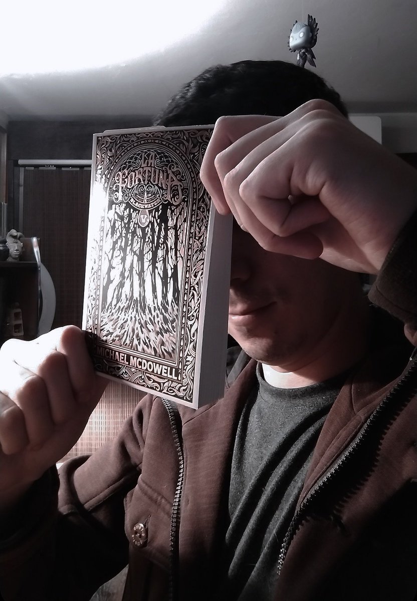 Leonmartinezlet's tweet image. Se viene el final, SE VIENEEEEE!!!
...
¿No tienen el presentimiento de que algo muy malo va a pasar? Porque yo sí, y ya me URGE!!!

#Blackwater #MichaelMcDowell #BlackieBooks #Literatura #Libros #Lectura #Leer #LibrosParaLeer