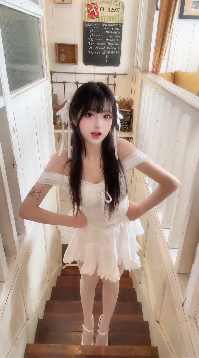 打扮成洋娃娃的样子🧸
请将我摆在家里吧 https://t.co/IszLbmx43G