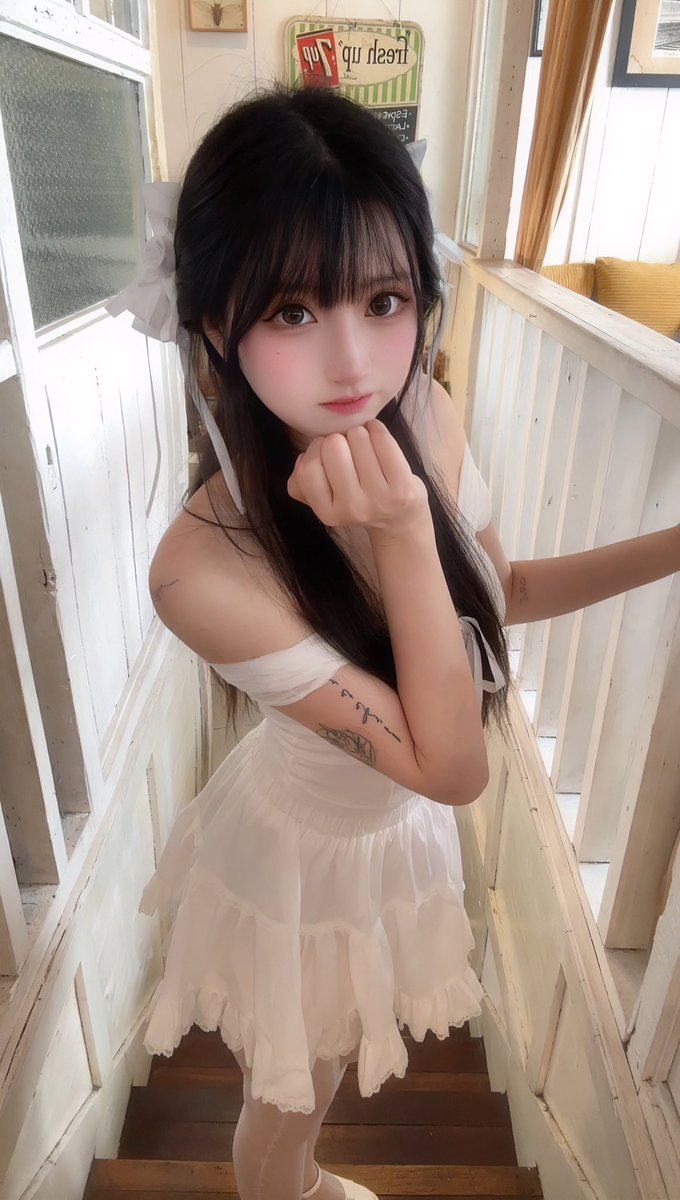 打扮成洋娃娃的样子🧸
请将我摆在家里吧 https://t.co/IszLbmx43G