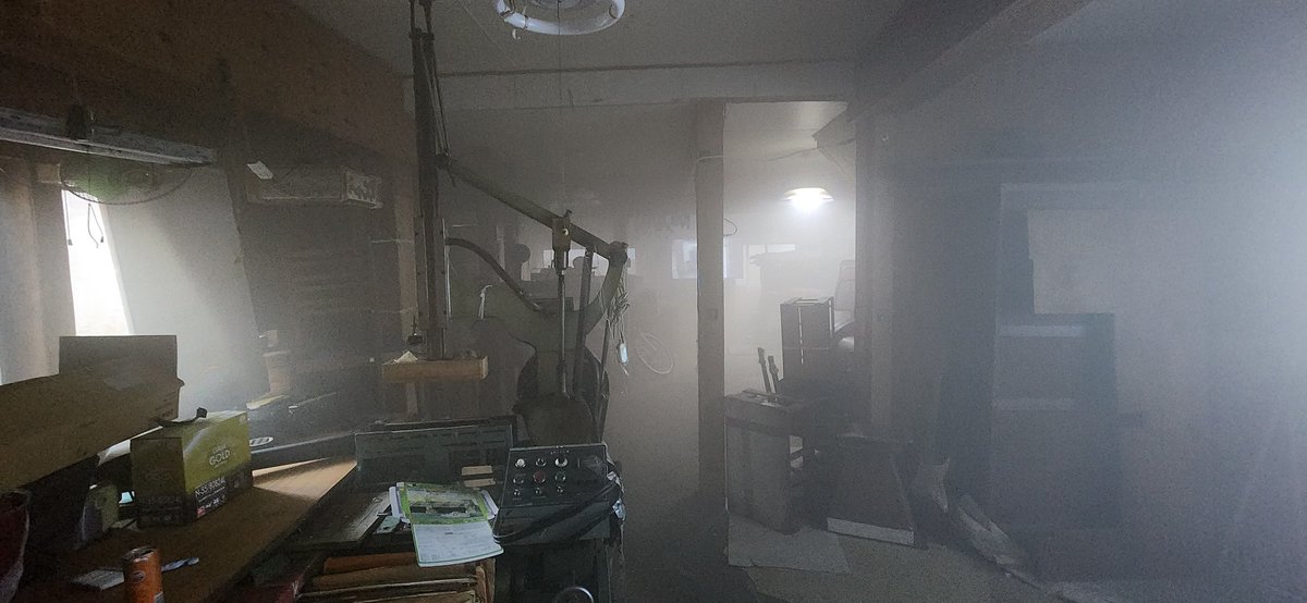 Exasio's tweet photo. 東池袋で展示「150年」を見た
久々のやばすぎる展示だ
取り壊しとなる東池袋一帯の家々の壁をぶち抜き、縦横無尽にそれぞれの時間を巡っていく
あまりの縦横無尽さに家の中で遭難できる
この前まで人が住んでいた空間に踏み入っていく感覚に終始ゾワゾワしっぱなしだった
必見の展示
運動靴がオススメ https://t.co/13WKYUG8Ga