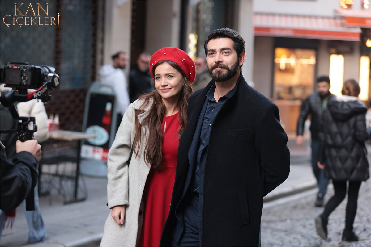 kanciceklerdizi's tweet photo. DilBar gibi bir aşk yaşamak ister miydiniz? ☺️ #KanÇiçekleri
#DilBar
@barisbaktas
@yagmur_yuksel_ https://t.co/MOfVr1vJy4