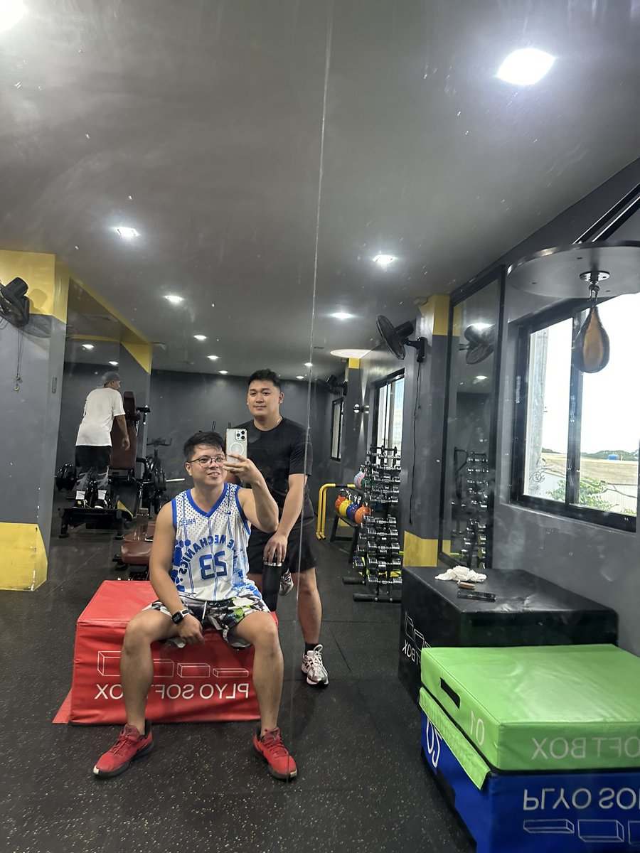 raiyandel's tweet photo. Cheat Day with Best Bud 😂 https://t.co/XAljMzudaH
