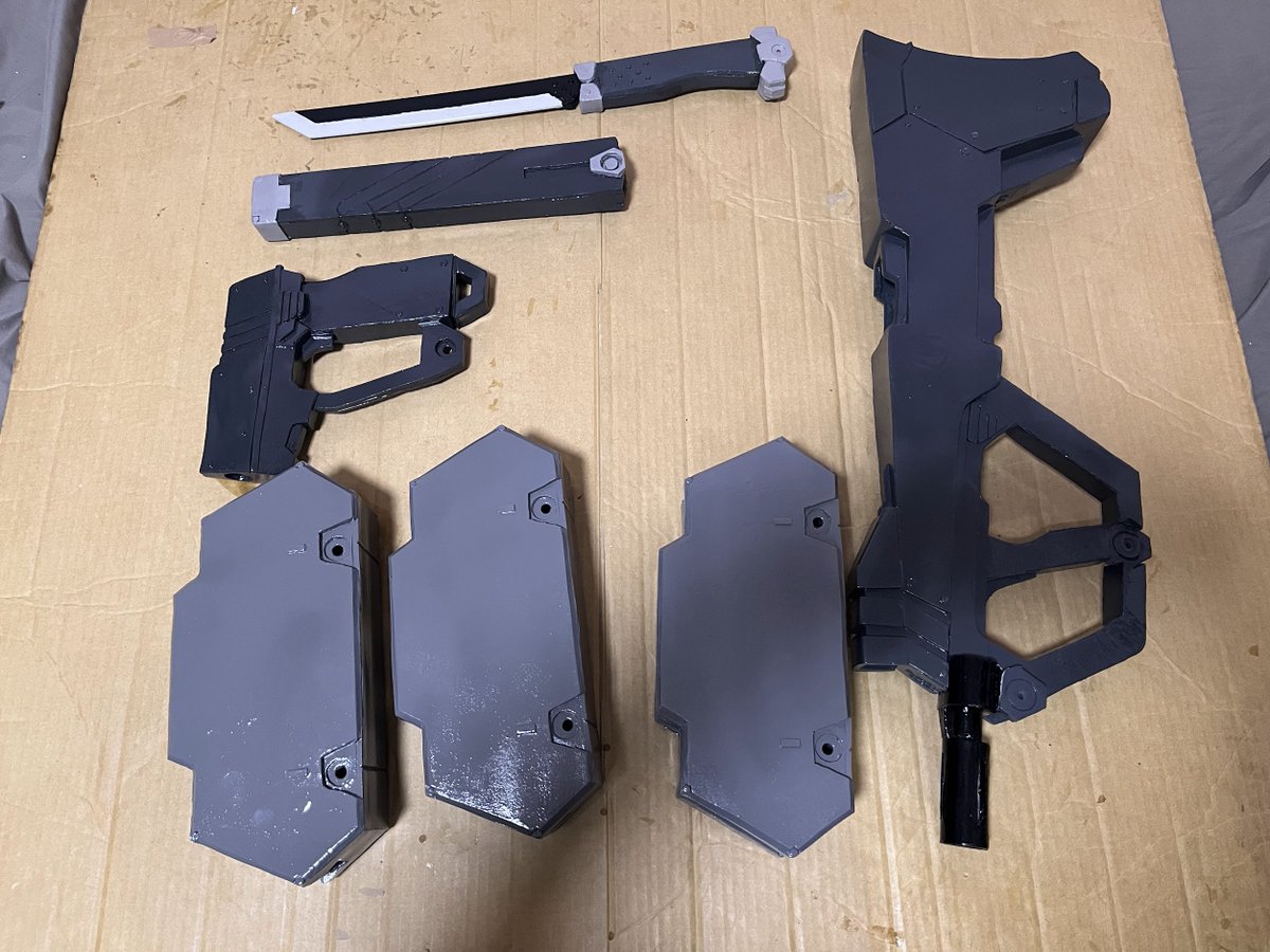 darkhawk56's tweet photo. 記錄：武裝部分暫告一段落，拉把因為考慮的強度問題用金屬(鋁)來做，塑膠或木頭怕拉斷，也失敗個幾次才勉強成形。手槍就當手電筒了。機槍部分空間夠放板子就沒什麼問題，武裝用磁吸方式吸在背包上，

外觀大致完成，再來就是燈飾和骨架及組合部分… https://t.co/t3NjoC0Bc6