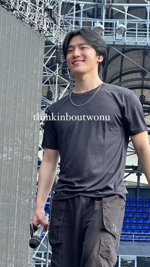 caratstalk's tweet photo. [17s] SEMUA ORANG HARUS LIATT DINO GANTENG BANGETTT!!! https://t.co/GpCbYd7C2b