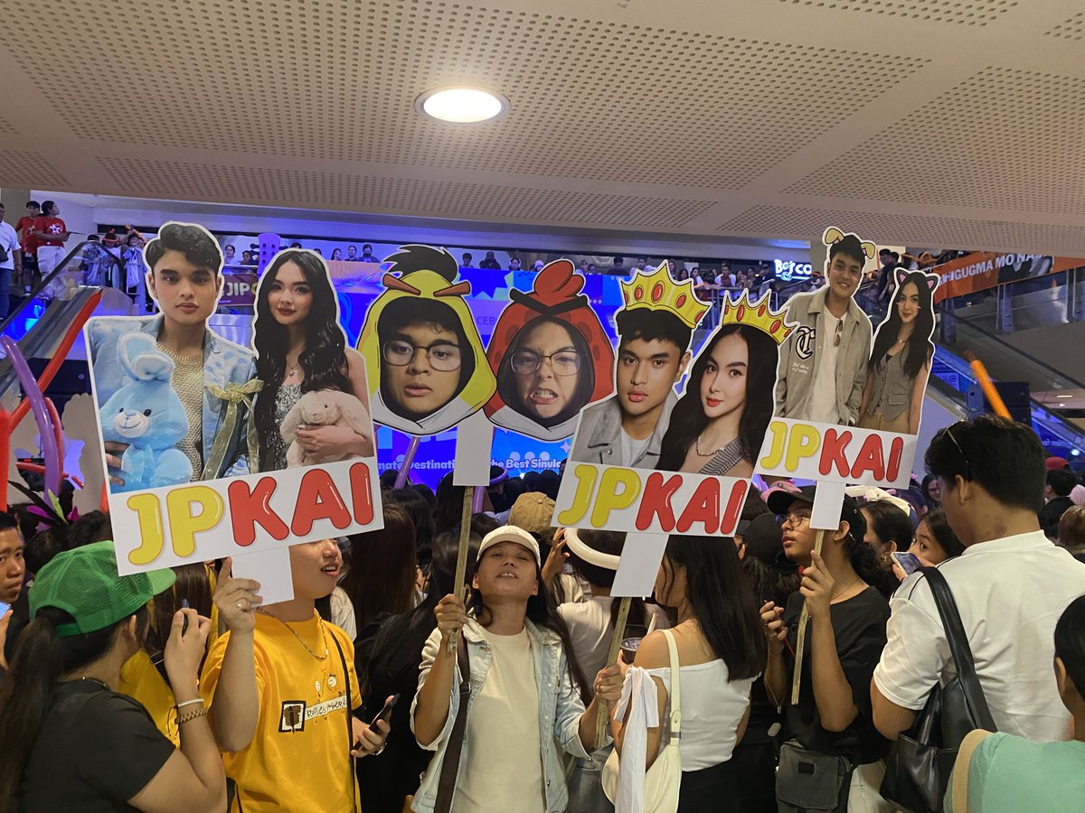 KaiJPCore's tweet photo. Our JPKai team live in SM City Cebu!

#JPKai 🌸🐝 https://t.co/QrWVGsVtqa