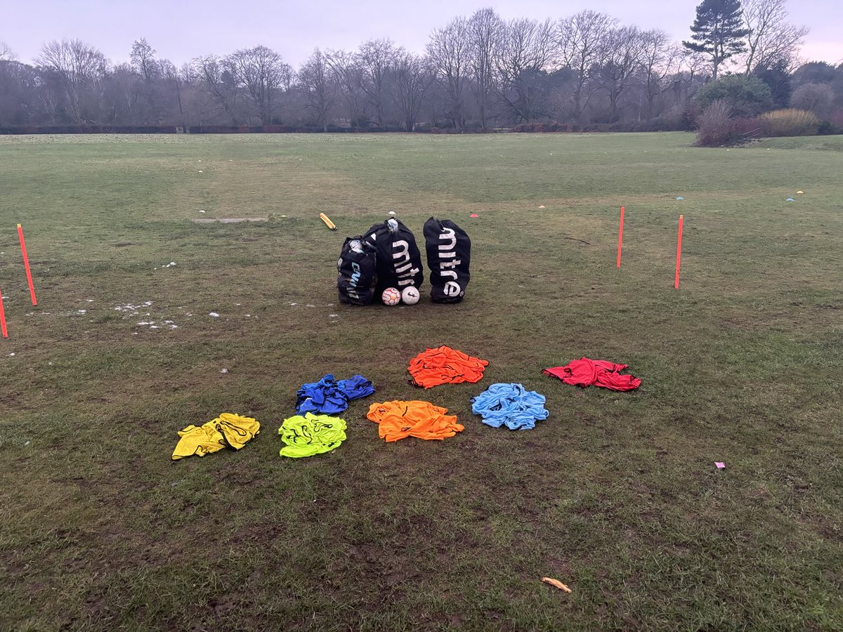 Kenny9Saunders's tweet photo. 8-15 and all set up at Calderstones park for our first free coaching session at 9 o’clock, remember parents if you get there early you can never be late #FreeFootball https://t.co/o6PEf8eQml